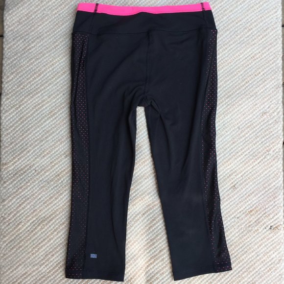Victoria's Secret 'knockout' crop black & pink legging - size XS - Picture 4 of 8